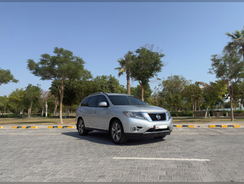 Nissan  Pathfinder  SV  2014  Automatic  112,000 Km  6 Cylinder  Four Wheel Drive (4WD)  SUV  Silver