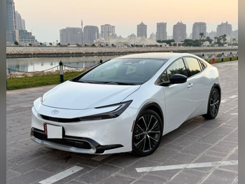 Toyota  Prius  Hybrid  2024  Automatic  5,000 Km  4 Cylinder  Front Wheel Drive (FWD)  Sedan  White