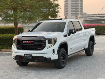 GMC  Sierra  AT4  2022  Automatic  39,000 Km  8 Cylinder  Four Wheel Drive (4WD)  Pick Up  White  With Warranty
