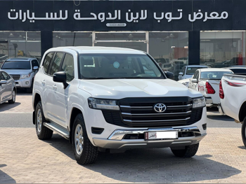 تويوتا  لاند كروزر  جي اكس  2022  اوتوماتيك  135,000 كم  6 سلندر  دفع رباعي  اس يو في  أبيض