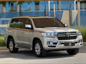 تويوتا  لاند كروزر  جي اكس ار  2021  اوتوماتيك  128,000 كم  8 سلندر  دفع رباعي  اس يو في  فضي