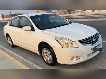 Nissan  Altima  2.5 S  2012  Automatic  126,700 Km  4 Cylinder  Front Wheel Drive (FWD)  Sedan  White