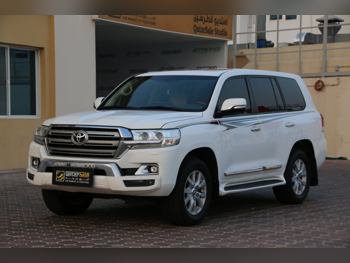 Toyota  Land Cruiser  GXR  2018  Automatic  200,000 Km  8 Cylinder  Four Wheel Drive (4WD)  SUV  White