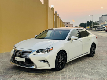 Lexus  ES  350  2018  Automatic  183,000 Km  6 Cylinder  Rear Wheel Drive (RWD)  Sedan  Off White