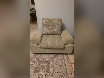 الأرائك والكنب والكراسي - اللون البيج