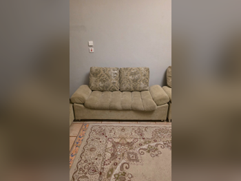 الأرائك والكنب والكراسي كنبة بمقعدين  - اللون البيج
