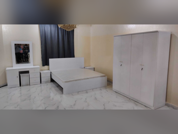 أطقم غرف نوم - قطر ديزاين  - طقم مكون من 4 قطع  - أبيض