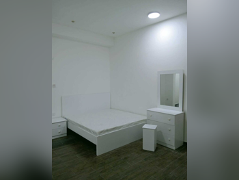 أطقم غرف نوم - قطر ديزاين  - طقم مكون من 3 قطع  - أبيض