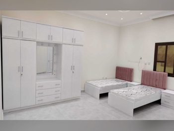 أطقم غرف نوم - قطر ديزاين  - طقم مكون من 3 قطع  - أبيض