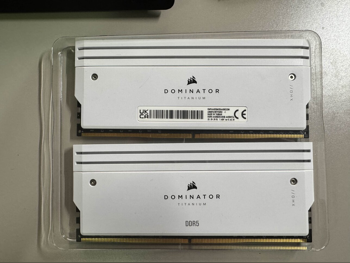 ذاكرات الرام كورساير \  64 جيجابايت (2x32)  أبيض  2023  Dominator Titanium  موزع حرارة \  دي دي ار 5 -  6000 ميجاهيرتز  ار جي بي