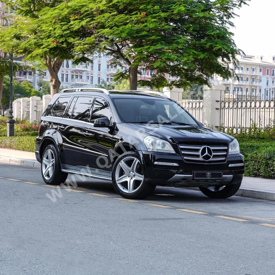 Mercedes-Benz  GL  500  2012  Automatic  197,000 Km  8 Cylinder  Four Wheel Drive (4WD)  SUV  Black and Beige  With Warranty