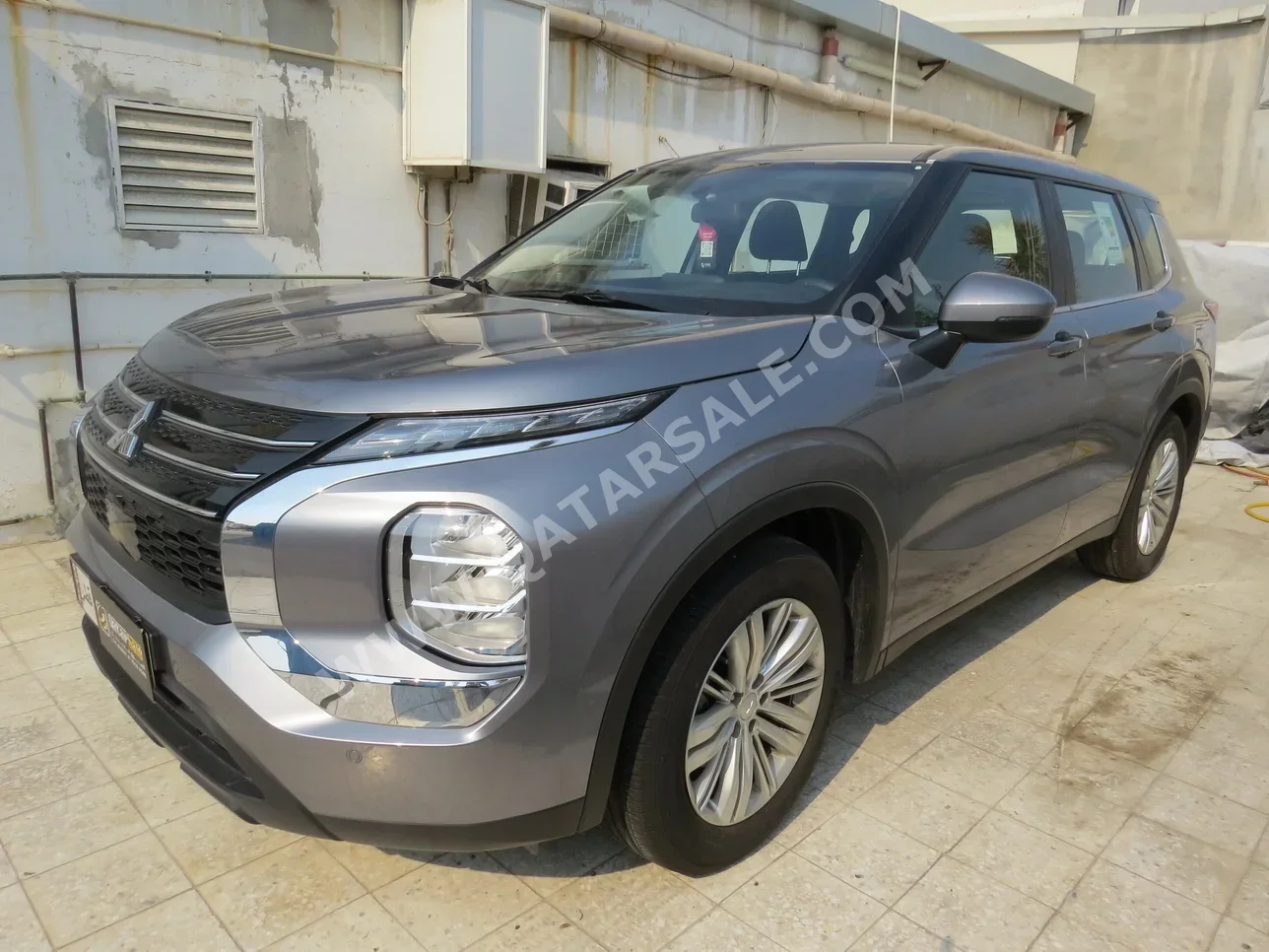 ميتسوبيشي  أوت لاندر  2023  اوتوماتيك  2,200 كم  4 سلندر  دفع رباعي  اس يو في  رمادي