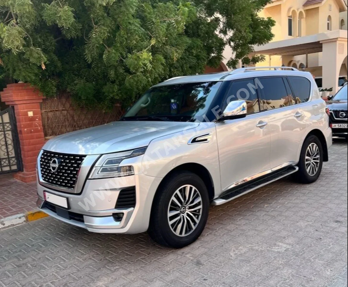 نيسان  باترول  ال اي  2011  اوتوماتيك  83,500 كم  8 سلندر  دفع رباعي  اس يو في  فضي