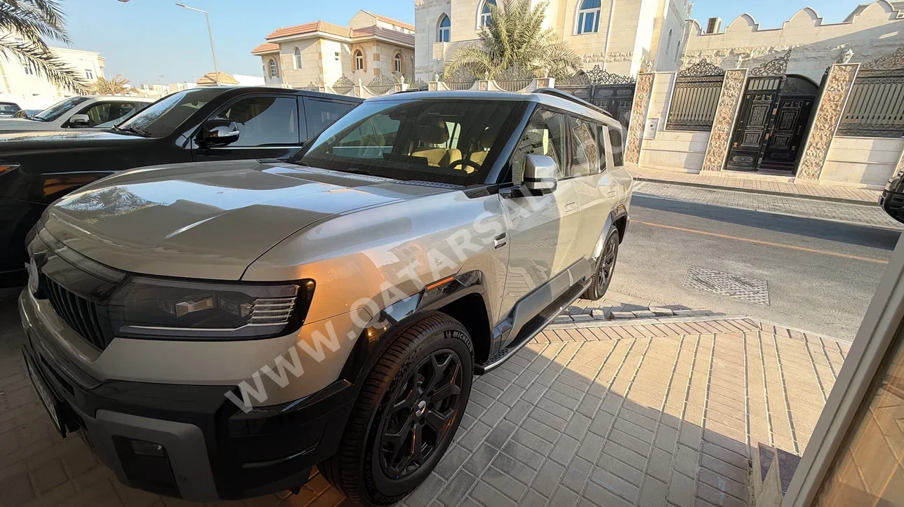 بي واي دي  دينزا  بي 8  2026  اوتوماتيك  0 كم  4 سلندر  دفع رباعي  اس يو في  ذهبي فاتح  تحت الضمان