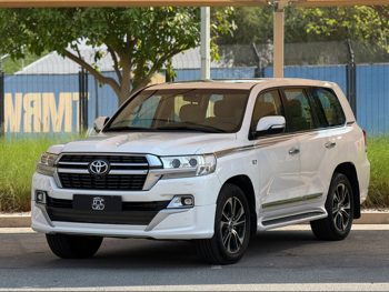 تويوتا  لاند كروزر  في اكس ار  2018  اوتوماتيك  264,000 كم  8 سلندر  دفع رباعي  اس يو في  أبيض