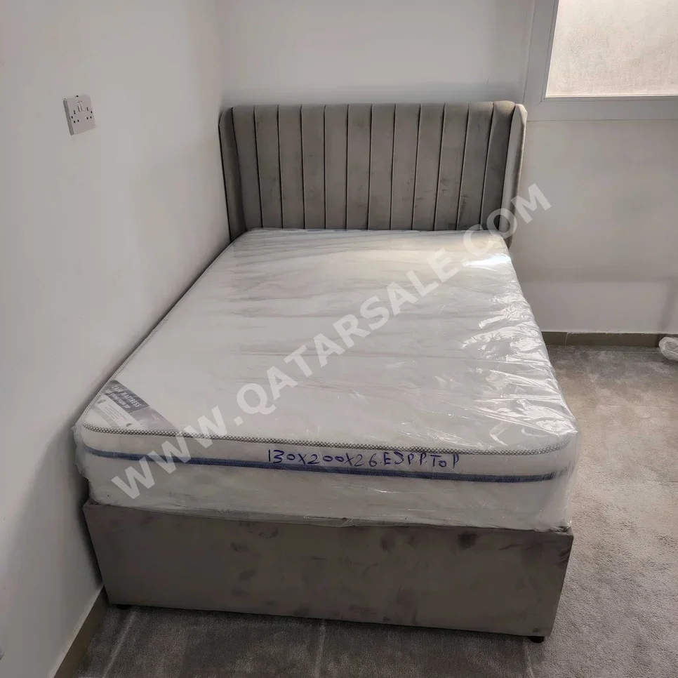 الأسّرة - فردي  - اللون الرمادي  - متضمنة المرتبة