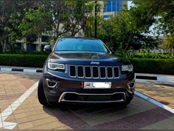Jeep  Grand Cherokee  Limited  2014  Automatic  177,000 Km  8 Cylinder  Four Wheel Drive (4WD)  SUV  Gray