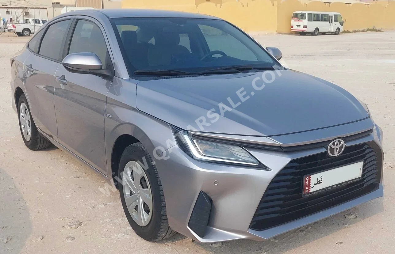 تويوتا  ياريس  2023  اوتوماتيك  39,500 كم  4 سلندر  سحب امامي  سيدان  رمادي ميتالك  تحت الضمان