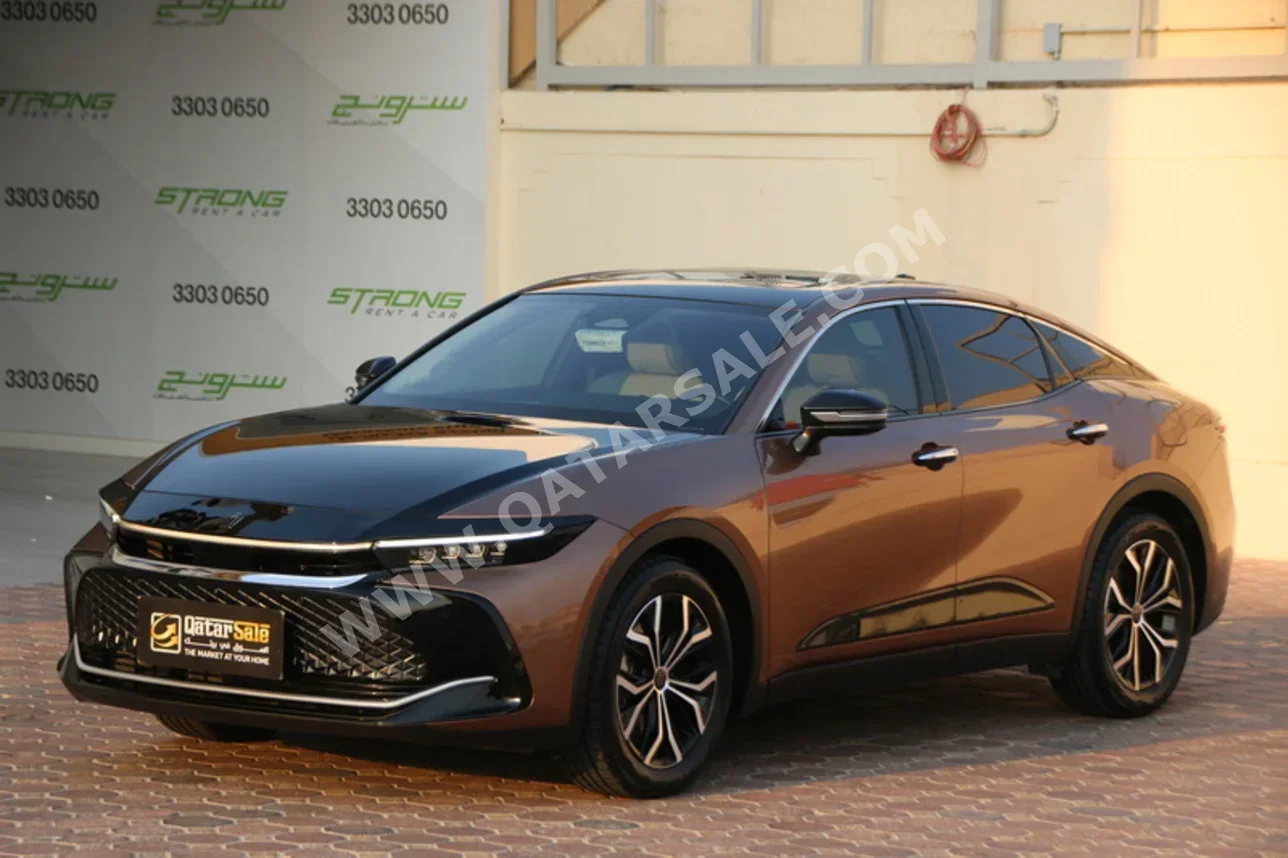 تويوتا  كراون  2023  اوتوماتيك  78,000 كم  4 سلندر  دفع كلي مستمر  سيدان  برونزي  تحت الضمان