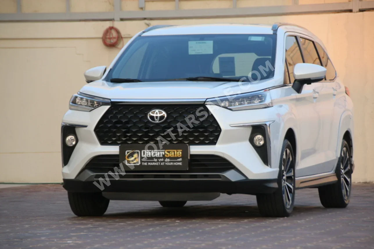 تويوتا  فيلوز  2024  اوتوماتيك  54,000 كم  4 سلندر  سحب امامي  اس يو في  أبيض