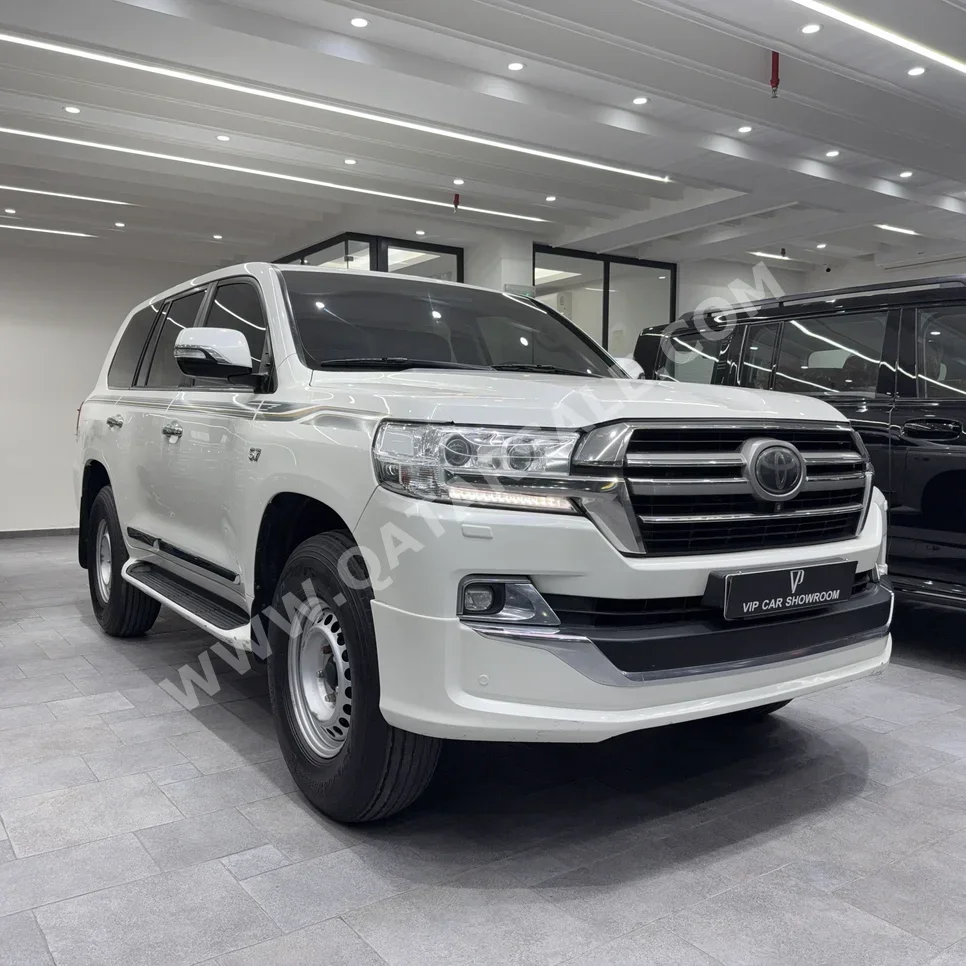 Toyota  Land Cruiser  VXR  2019  Automatic  319,000 Km  8 Cylinder  Four Wheel Drive (4WD)  SUV  Pearl