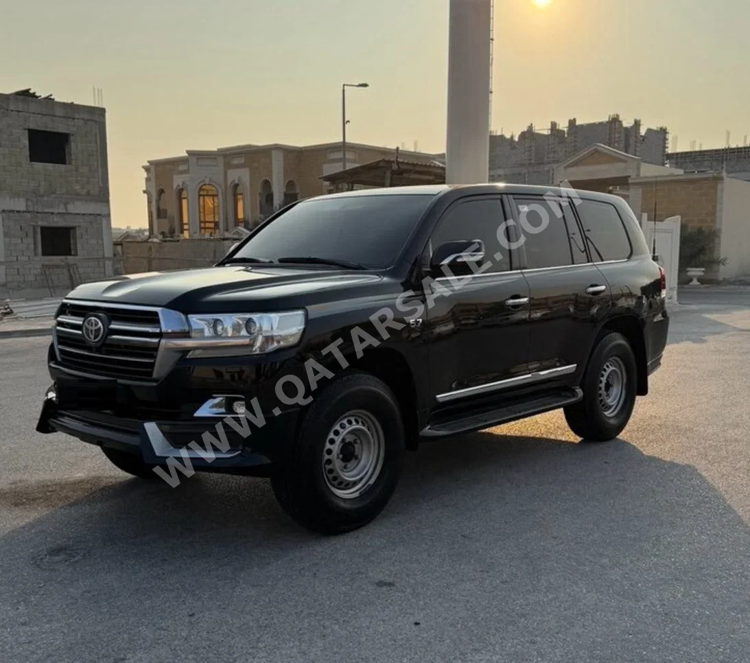 Toyota  Land Cruiser  VXR  2017  Automatic  280,436 Km  8 Cylinder  Four Wheel Drive (4WD)  SUV  Black