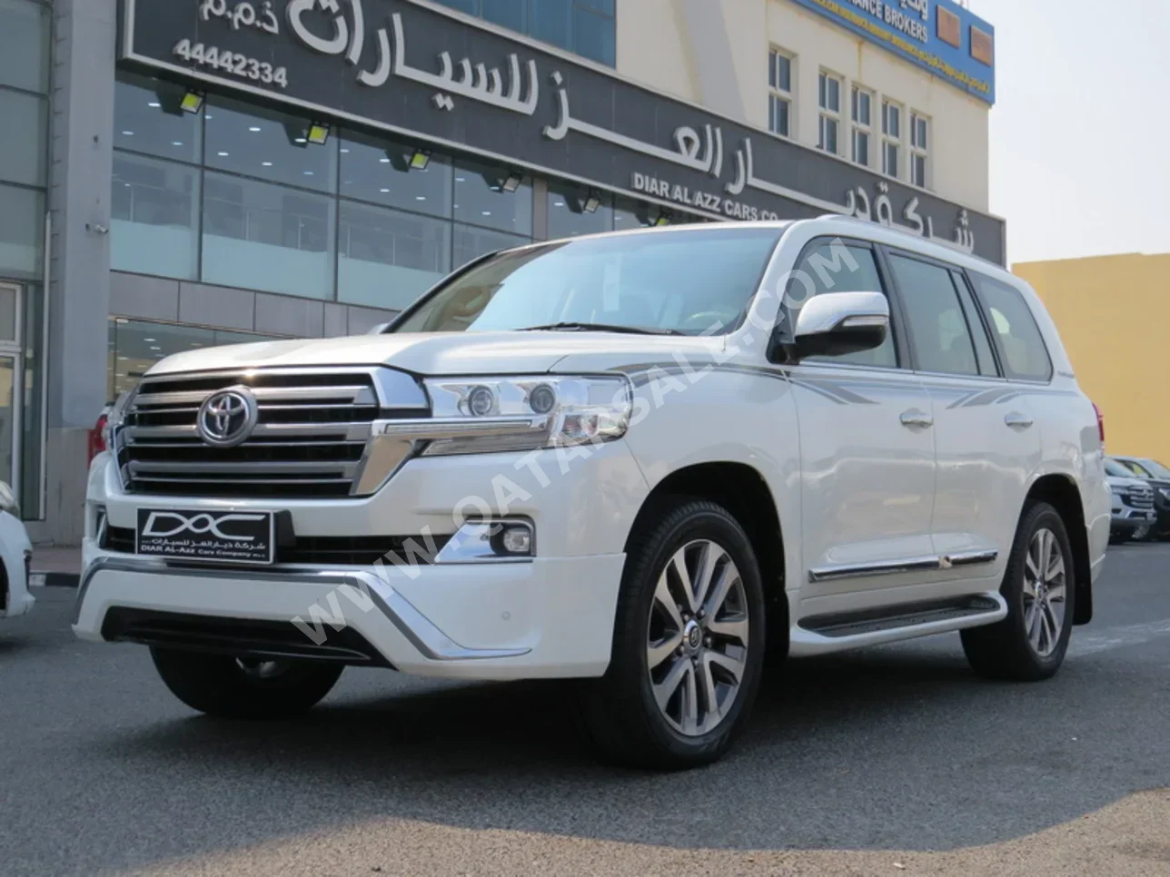 Toyota  Land Cruiser  VXR  2017  Automatic  125,000 Km  8 Cylinder  Four Wheel Drive (4WD)  SUV  White