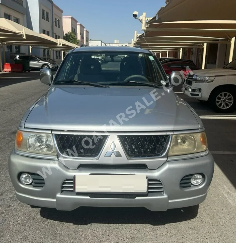 متسوبيشي  ناتيفا  2007  اوتوماتيك  299,950 كم  6 سلندر  دفع رباعي  اس يو في  فضي