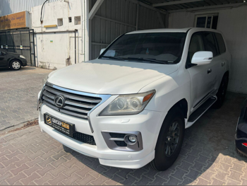 Lexus  LX  570  2008  Automatic  300,000 Km  8 Cylinder  Four Wheel Drive (4WD)  SUV  White