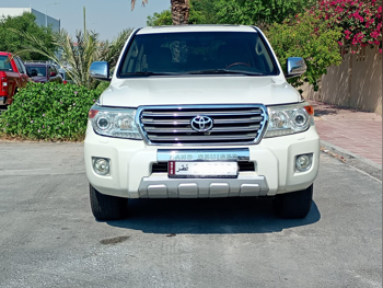 تويوتا  لاند كروزر  جي اكس ار  2015  اوتوماتيك  350,000 كم  8 سلندر  دفع رباعي  اس يو في  أبيض