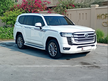 تويوتا  لاند كروزر  جي اكس ار توين توربو  2022  اوتوماتيك  50,000 كم  6 سلندر  دفع رباعي  اس يو في  أبيض