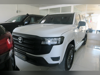 تويوتا  لاند كروزر  جي اكس  2022  اوتوماتيك  112,000 كم  6 سلندر  دفع رباعي  اس يو في  أبيض