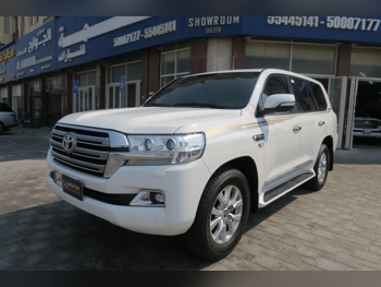 تويوتا  لاند كروزر  في اكس ار  2021  اوتوماتيك  109,000 كم  8 سلندر  دفع رباعي  اس يو في  أبيض
