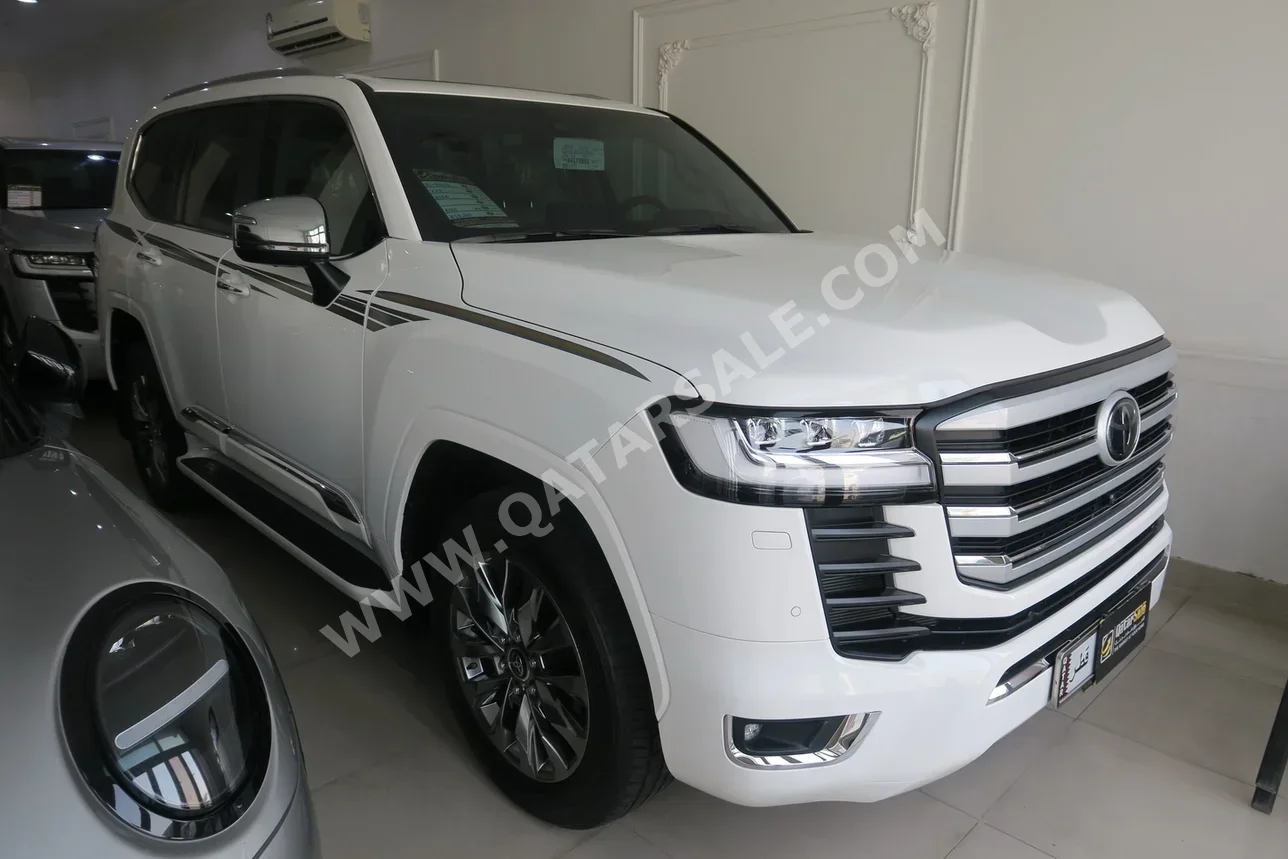 Toyota  Land Cruiser  VXR Twin Turbo  2024  Automatic  4,000 Km  6 Cylinder  Four Wheel Drive (4WD)  SUV  White  With Warranty
