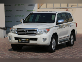 تويوتا  لاند كروزر  في اكس ار  2013  اوتوماتيك  200,000 كم  8 سلندر  دفع رباعي  اس يو في  أبيض لؤلؤي
