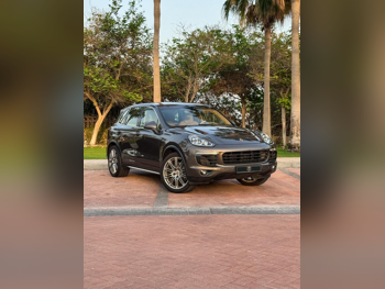 بورش  كيان  اس  2015  اوتوماتيك  82,000 كم  8 سلندر  دفع رباعي  اس يو في  برونزي