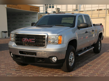 GMC  Sierra  2500 HD  2011  Automatic  220,000 Km  8 Cylinder  Four Wheel Drive (4WD)  Pick Up  Silver
