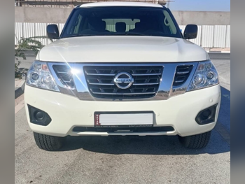 نيسان  باترول  اس اي  2018  اوتوماتيك  185,000 كم  6 سلندر  دفع رباعي  اس يو في  أبيض