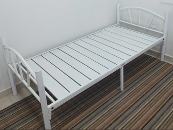 الأسّرة - فردي  - أبيض  - متضمنة المرتبة