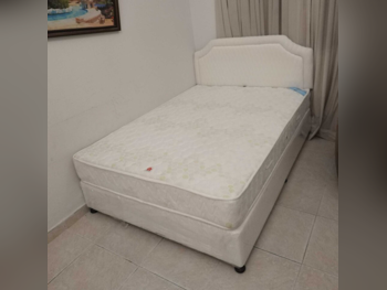 الأسّرة - فردي  - البرتقالي  - متضمنة المرتبة