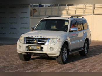 Mitsubishi  Pajero  3.8 Gold Edition  2014  Automatic  150,000 Km  6 Cylinder  Four Wheel Drive (4WD)  SUV  Pearl