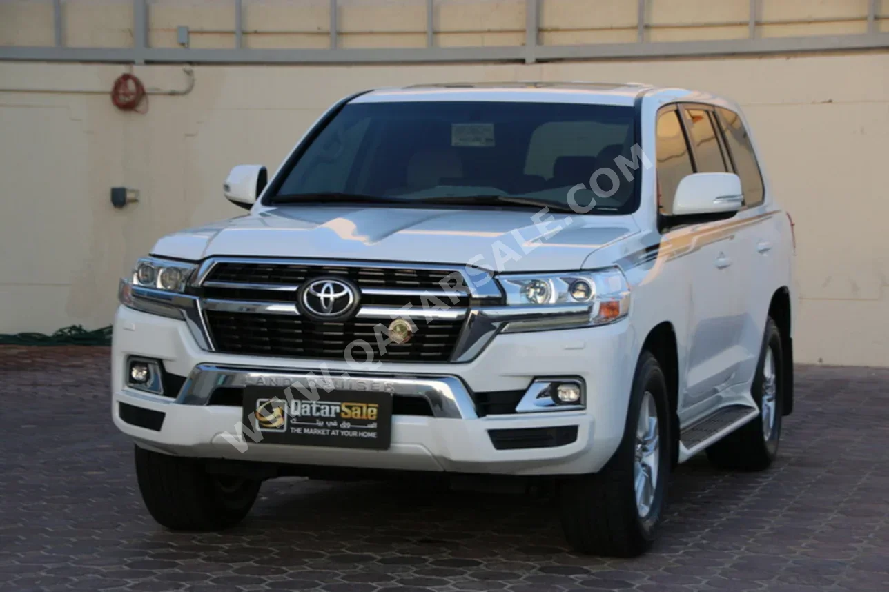 Toyota  Land Cruiser  GXR  2021  Automatic  207,000 Km  6 Cylinder  Four Wheel Drive (4WD)  SUV  White