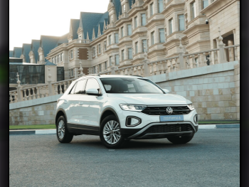 فوكس واغن  تي - روك  4 سلندر  إس يو في 4 في 4  أبيض  2025