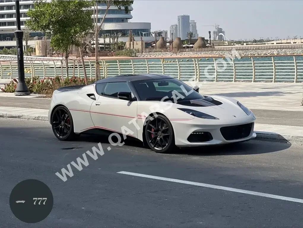 لوتس  اكسج اس  سبورت  أبيض  2021