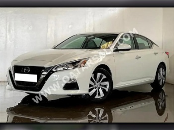 Nissan  Altima  4 Cylinder  Sedan  White  2023
