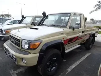 تويوتا  لاند كروزر  ال اكس  2023  عادي  0 كم  8 سلندر  دفع رباعي  بيكب  بيج  تحت الضمان