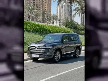 Toyota  Land Cruiser  SUV 4x4  Grey  2022