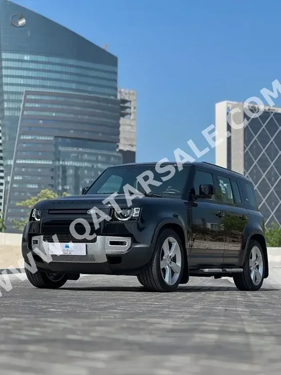 لاند روفر  ديفيندر  4 سلندر  فخمة  أسود  2023