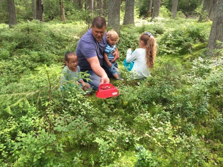 MyBabyDolls plockar blåbär (12)