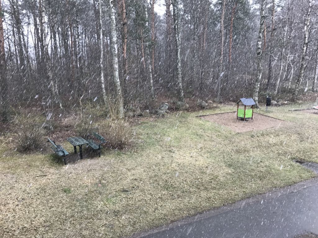 snö i april